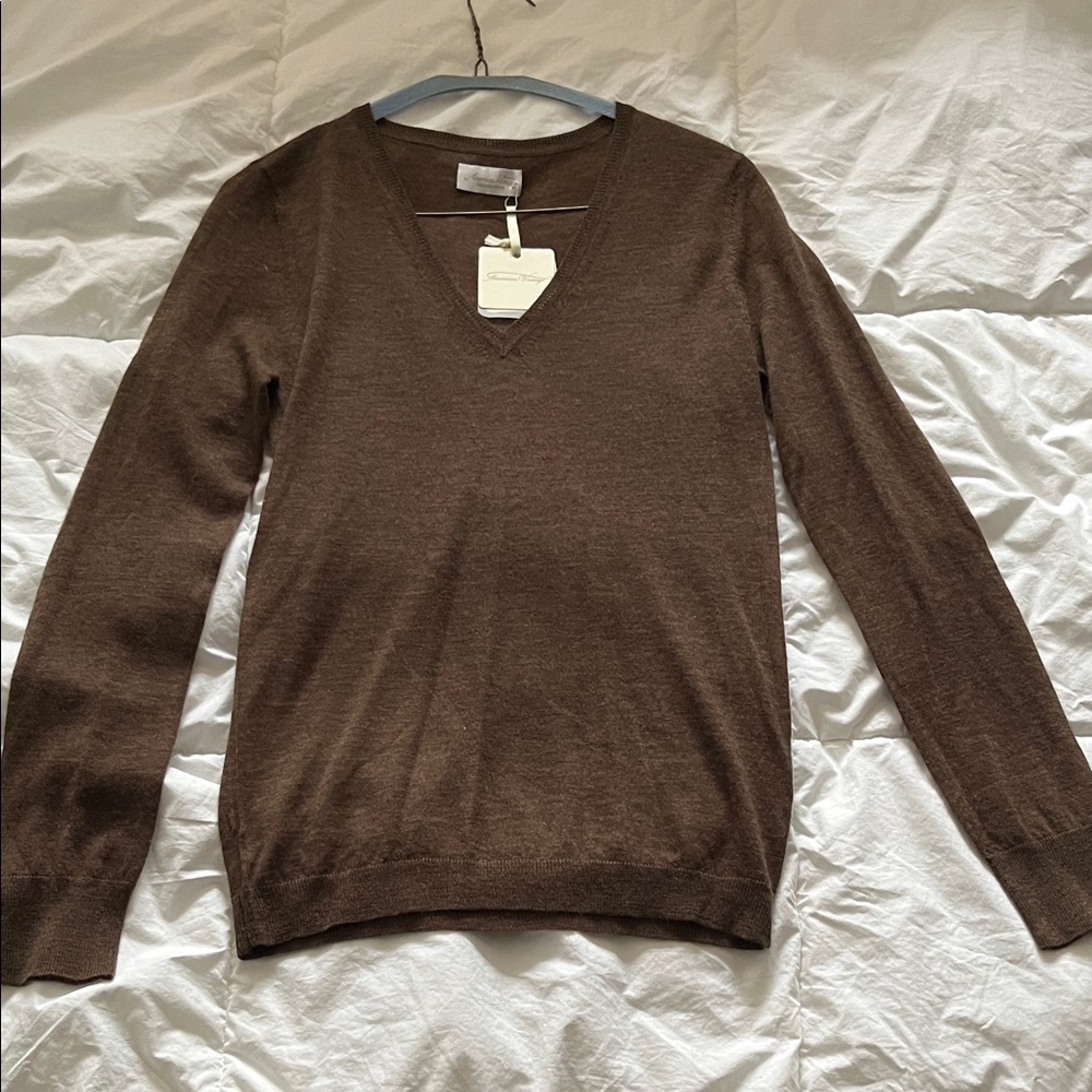 American Vintage 100%cashmere lightweight semisheer chestnut brown vneck sweater